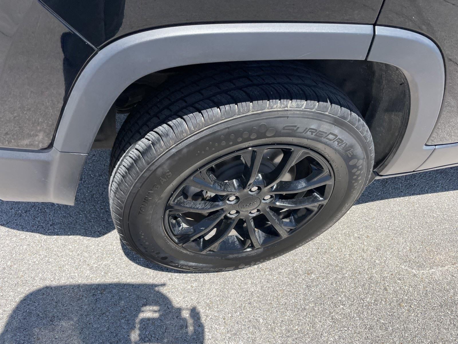 2023 Jeep Cherokee Altitude Lux