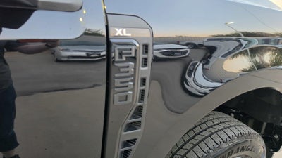 2027 Ford Super Duty F-350 Srw XL 4WD CREW CAB 179 WB 6