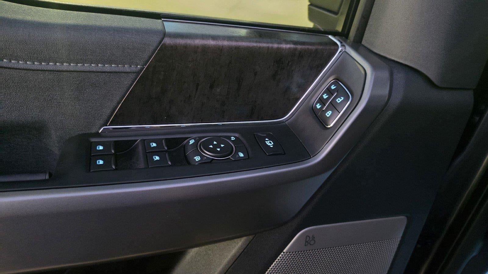 2027 Ford Super Duty F-350 SRW LARIAT