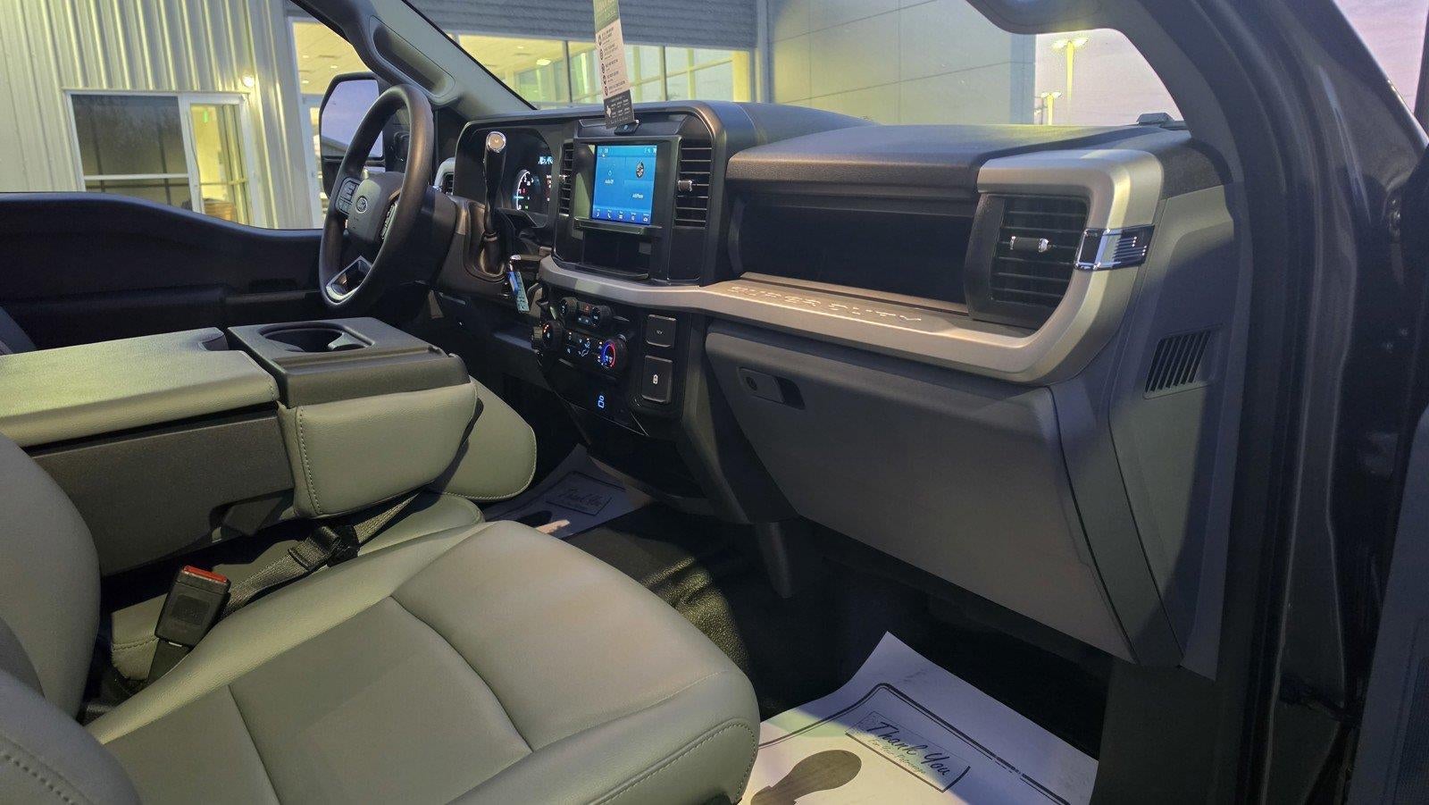 2027 Ford Super Duty F-350 SRW LARIAT