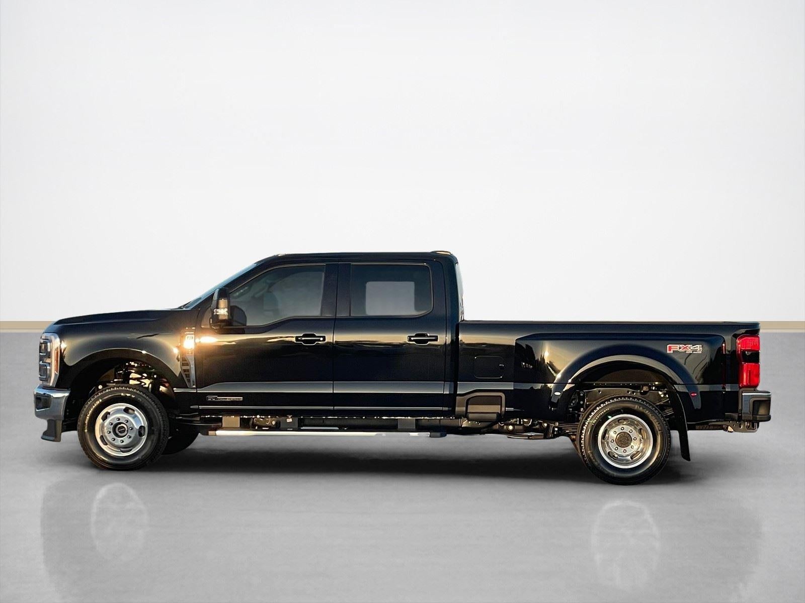 2026 Ford Super Duty F-350 DRW LARIAT