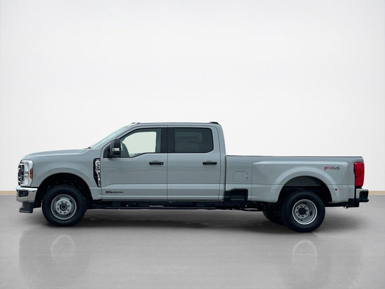 2026 Ford Super Duty F-350 DRW XLT