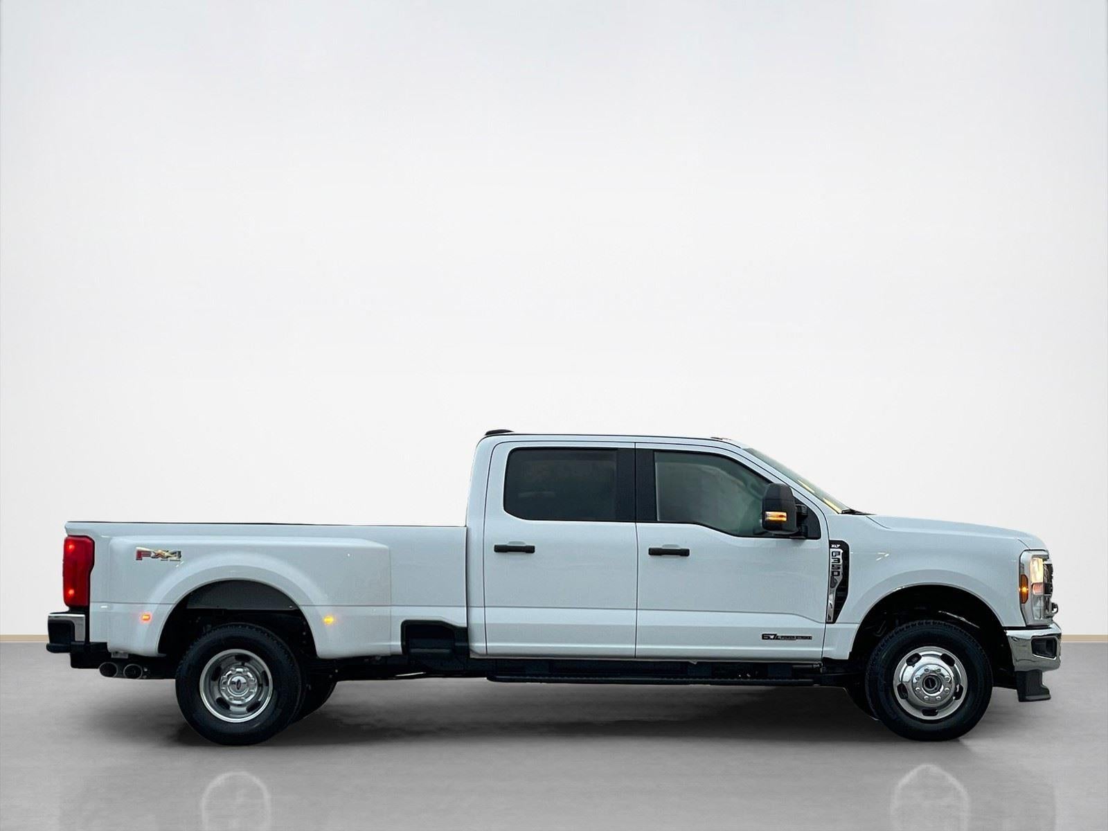 2026 Ford Super Duty F-350 DRW XLT