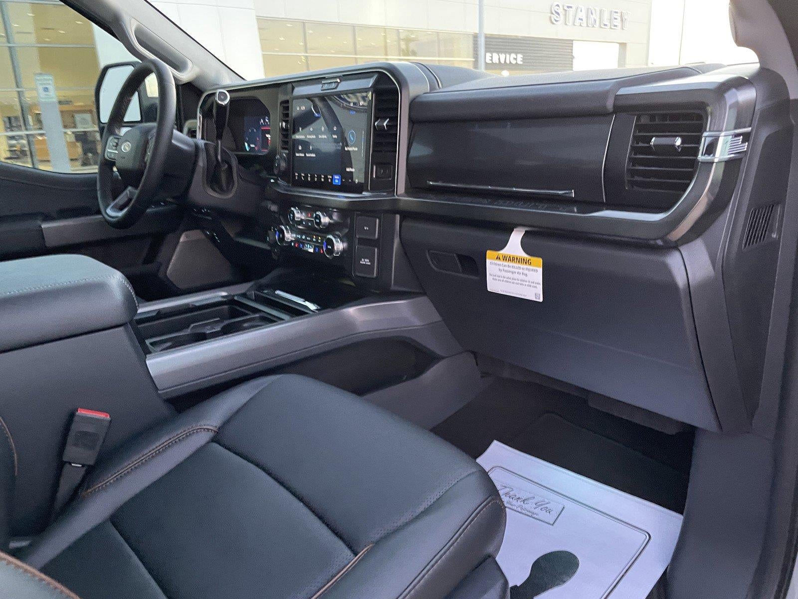 2026 Ford Super Duty F-450 Drw LARIAT